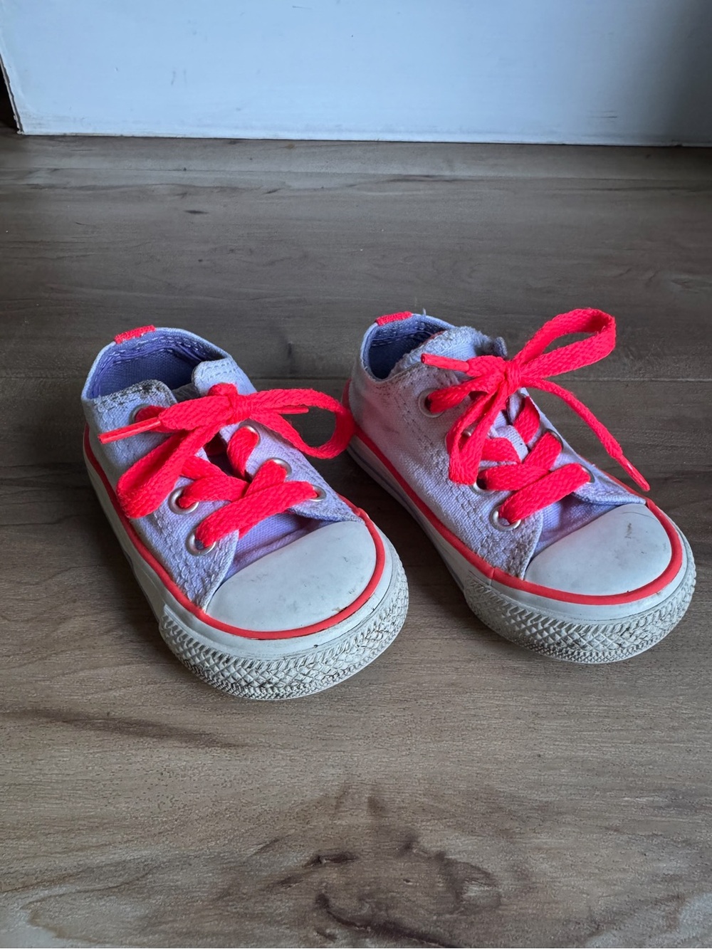 Converse Chuck Taylor All Star Sneakers • Toddler 4 • Pale Lavendar & Neon Pink